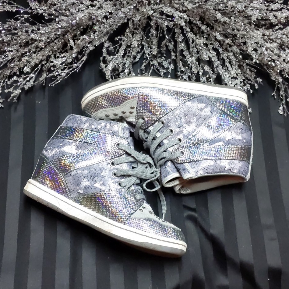 High tops - Picture 3 of 4